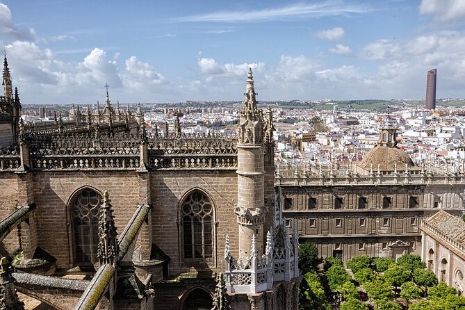 Tour to the Cathedral and the Giralda with Admission Included in Seville - Starting Point at Av. de la Constitución in Seville’s Historic Center