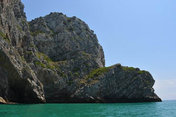 Tour to the caves of Sesimbra - Exploring the Famous Caves and Rock Formations