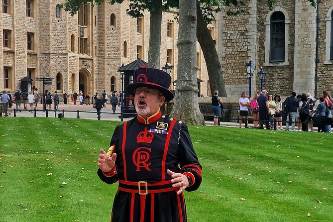 Tower of London Crown Jewels and English Royal History Tour - The Crown Jewels: A Glimpse into Regal Splendor