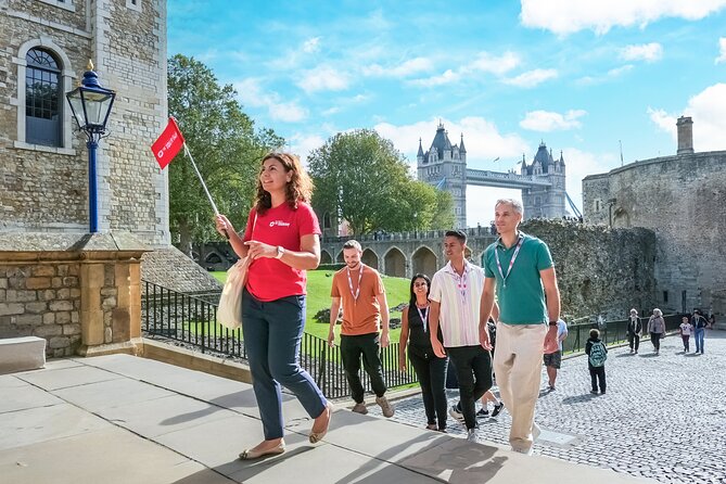 Tower of London: Guided Tour with Thames River Cruise - Cruising the Thames for Iconic London Views