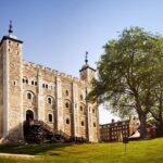 Tower of London with London Hop-On Hop-Off Tour and River Cruise - Exploring Londons Landmark Stops: From Piccadilly Circus to Westminster Pier
