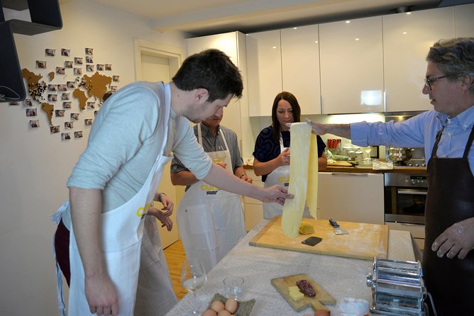 Traditional Home Cooking in Modena,Tagliatelle, Tortelloni & Wine - Starting in the Historic Streets of Modena