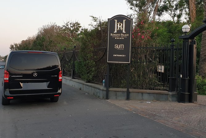 Transfer from Messina to Taormina - Comfortable Transportation in an Air-Conditioned Minivan