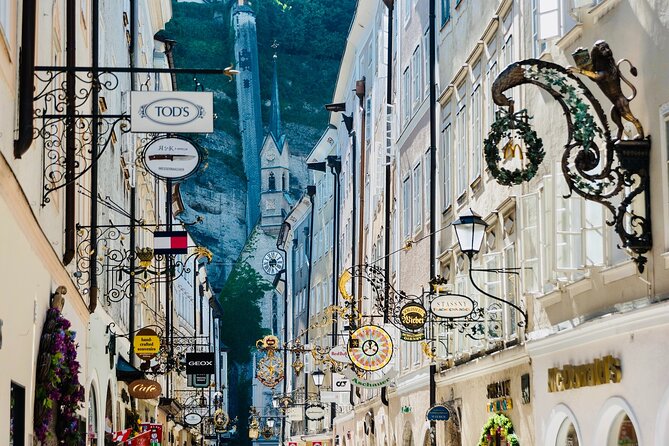 Transfer from Prague to Salzburg with Tour Stop in Cesky Krumlov - Exploring Cesky Krumlov: A Medieval Town with Impressive Views