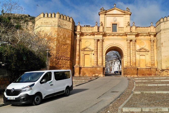 Transfer from Seville to Cadiz - Customized Service for Your Travel Needs