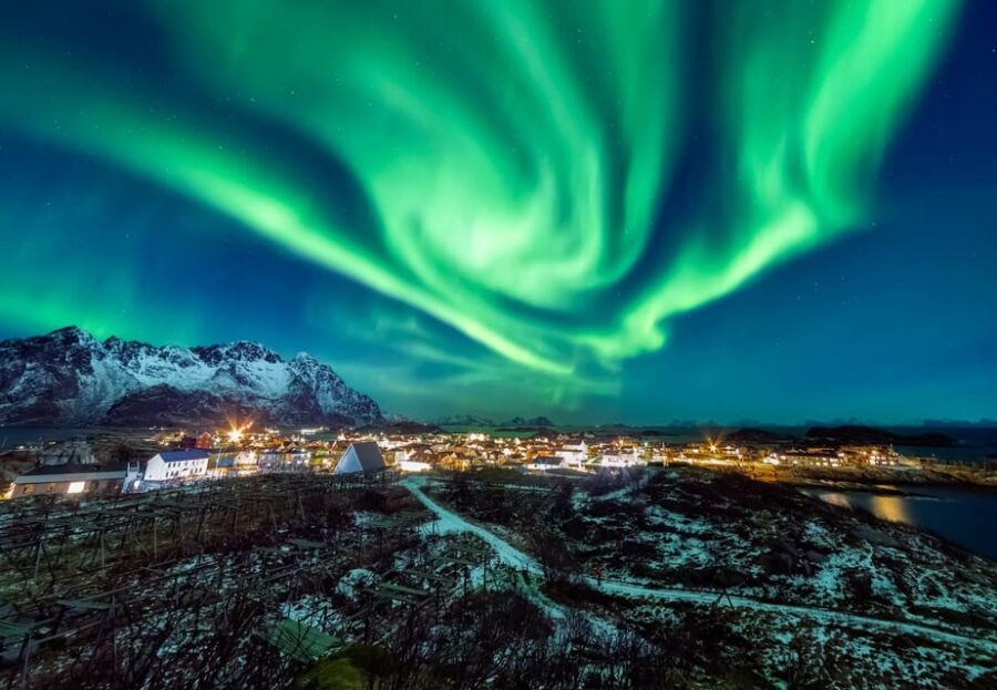 Tromsø: Northern Lights Tour with Campfire - An Immersive Arctic Adventure Focusing on the Aurora Borealis