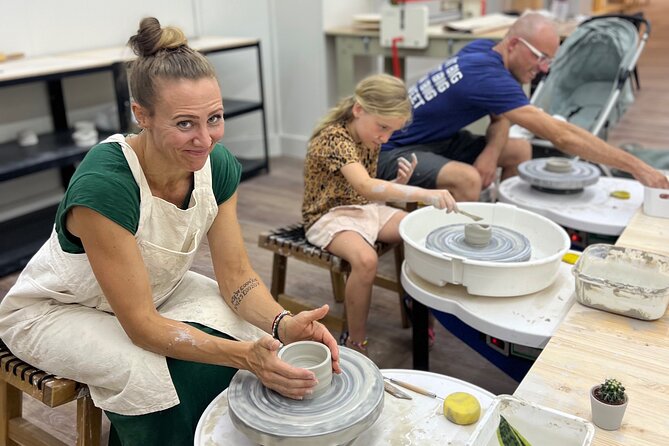 Try the Pottery Wheel - Central Location at Tiwona - Taller de Cerámica Barcelona