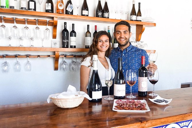 Two wineries tour with wine tasting - Visiting Two Distinct Wineries in Utiel-Requena