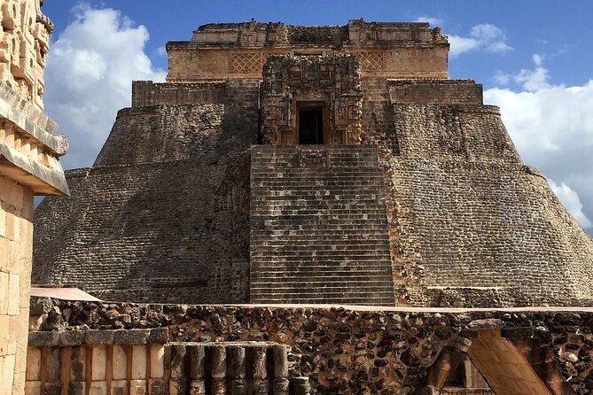 Uxmal Archeological Site Guided Walking Tour with Entry Fee - Exploring the Pyramid of the Magician