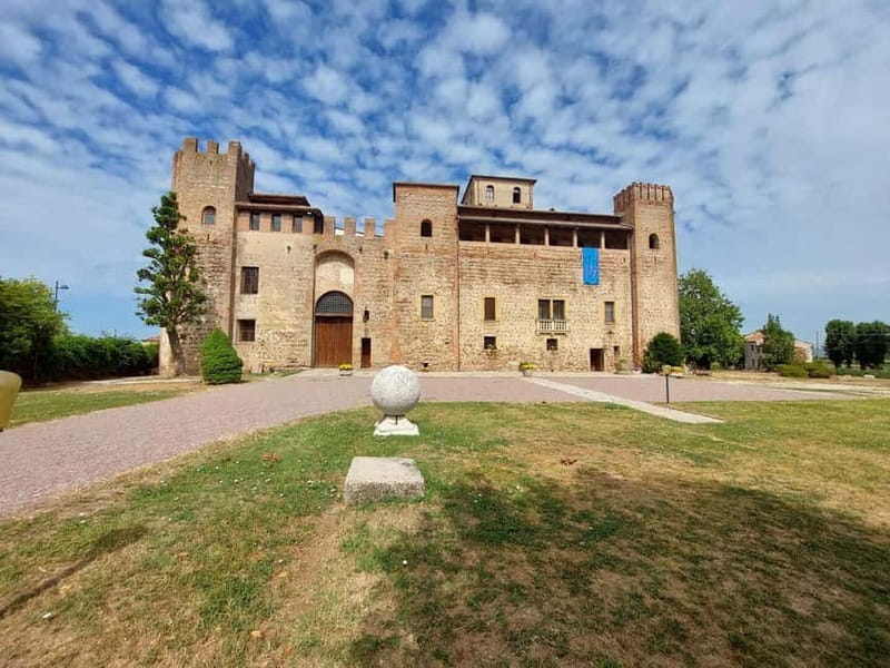 Valbona: Castello DI Valbona Visit - The Historic Gates of Valbona Castle and Its Entrance Garden