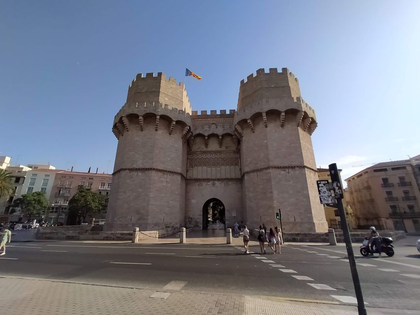 Valencia: Medieval Guided Walking Tour - Starting Point at Plaza de la Virgen and Initial Orientation