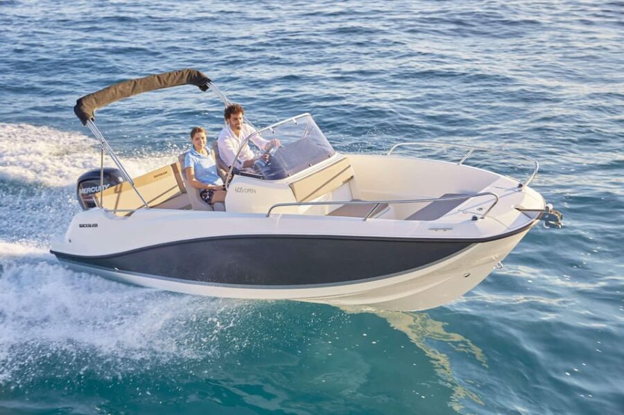 Valencia: Rent Boat With License - The Quicksilver Activ 605 Open: An Elegant Motor Boat for All Occasions