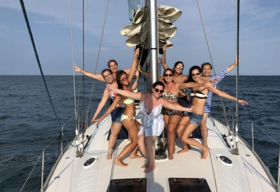 Valencia: Sunset trip in a boat with drinks included - The Experience of a 1-Hour Sunset Cruise in Valencia