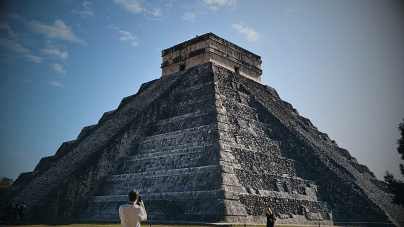 Valladolid: Chichén Itzá and 2 Cenotes Shared Day Trip - Visiting the Iconic Chichén Itzá Early in the Day