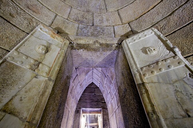 Valley of the Thracian Kings and Augusta Trayana Tour - Exploring Augusta Trayana: Roman City of Trade and Culture