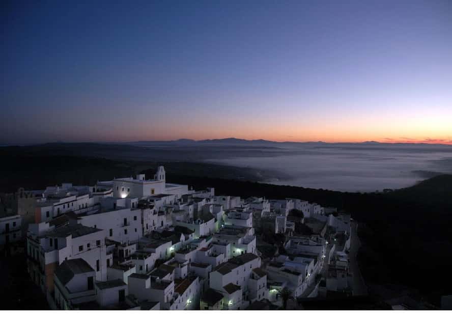 Vejer, Cádiz: Flamenco Master Class & Andalusian Tapas Tasting - Scenic Setting: From Town Streets to the Top Terrace