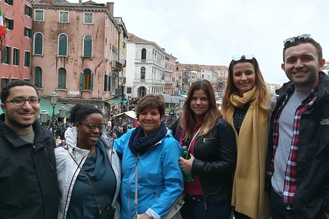 Venetian Cicchetti Street Food & Sightseeing Walking Tour with local guide - Visiting Venice’s Bacari for Cicchetti Snacking