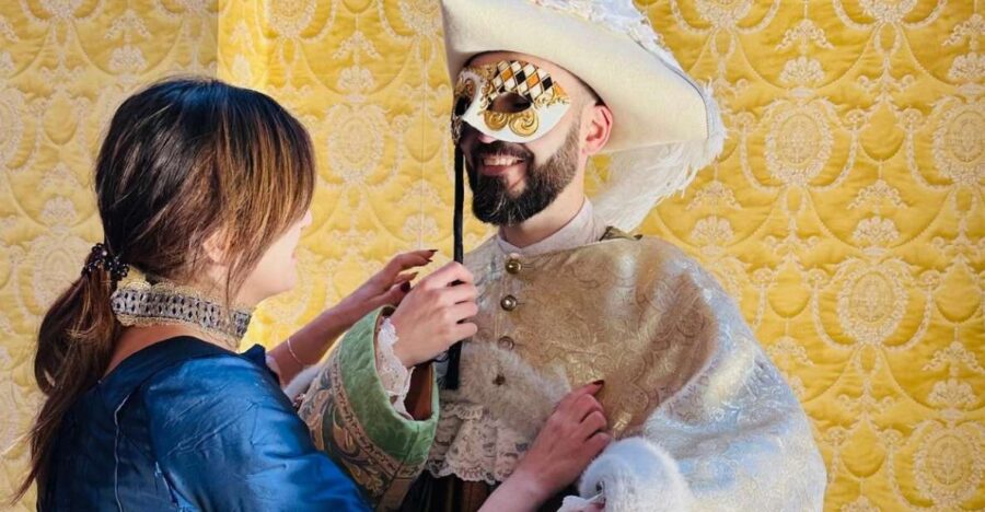 Venice: 17-18th Century Dress-Up Experience - Customizing Your Venetian Look with Accessories