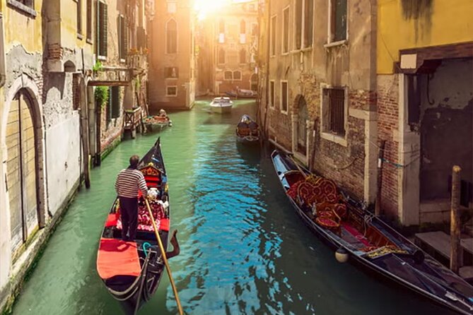 Venice: 2 Hours Morning Walk Tour with Gondola Glide - Discovering Teatro La Fenice and the Green Spaces of Venice