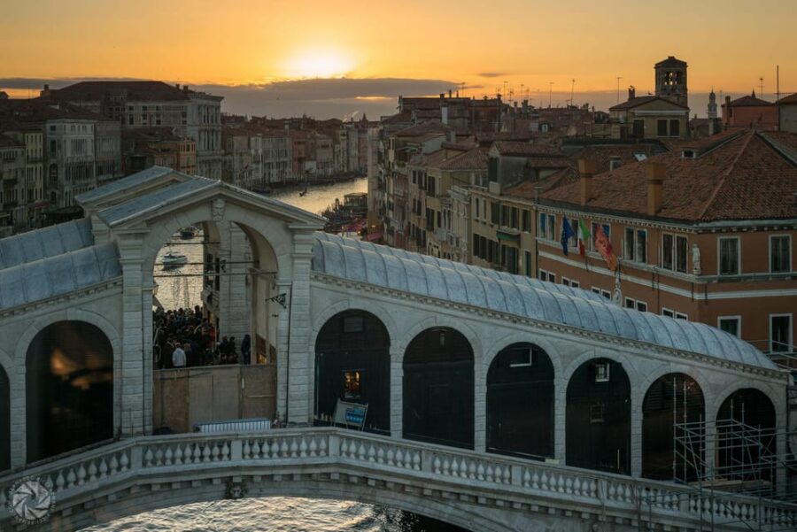 Venice, Bacaro Tour: Food and Wine tasting with Local Guide - Visiting Venetian Bars and Taverns