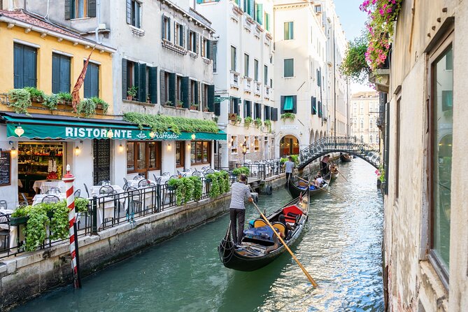 Venice Gondola ride with Skip the Line Doge's Palace tour - Inside the Doge’s Palace: Art, Power, and History
