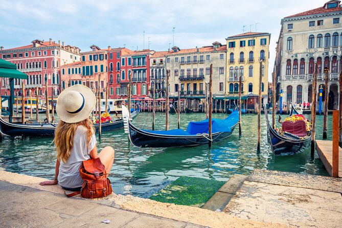 Venice Shared Gondola Ride: 30 Minutes through Grand Canal - The Rialto Bridge and Historic Buildings