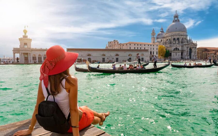 Venice: Walking Tour and Shared Gondola Ride - Exploring Venice on Foot: Narrow Streets and Iconic Landmarks