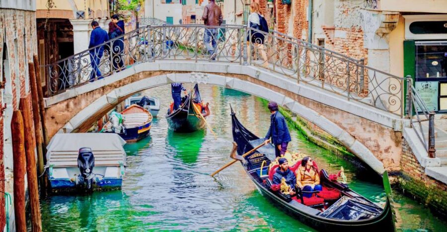 Venice: Walking Tour & Gondola Ride - Starting at the Heart of Venice: Meeting Point and Arrival Details