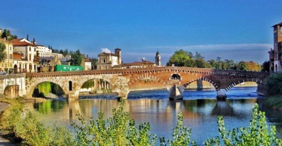 Verona: Highlights and Hidden Gems Walking Tour - Starting Point in Piazza Bra and Meeting Details
