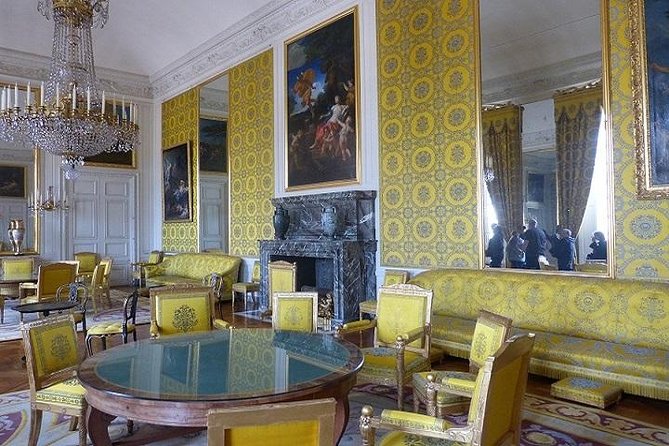 Versailles Guided Tour and Priority Access with Hotel* Pickup - Time to Explore Independently in Versailles Gardens and Beyond