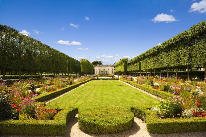 Versailles Palace and Park Private Guided Day Tour from Paris - Visiting the Grand Trianon and Petit Trianon Residences
