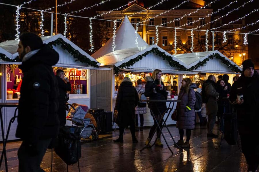 Vilnius: Christmas Lights & Stories walking tour - Vilnius Town Hall as the Starting Point for Christmas Spirit