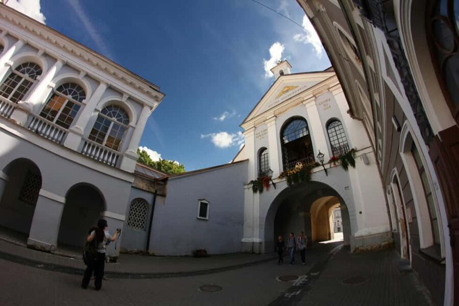 Vilnius: Old Town Tour with Whisky and Cheese Tasting - The Tasting Session: Scotch Whisky and Lithuanian Cheeses