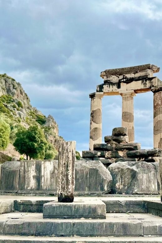 Visit Delphi & Meteora Monasteries Full Day Private Trip - Discovering Delphi: The Ancient Center of the World