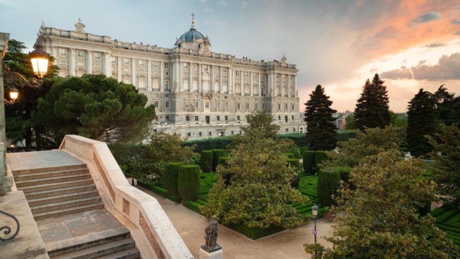 Visita VIP Palacio Real y citytour, Madrid al completo - The Royal Palace: Madrid’s Architectural Jewel with Private Access