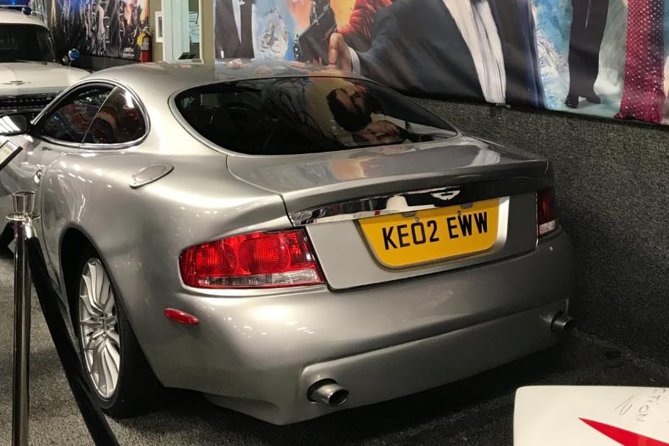 Volo Auto Museum: Admission Ticket - Military and Camper Exhibits at Volo