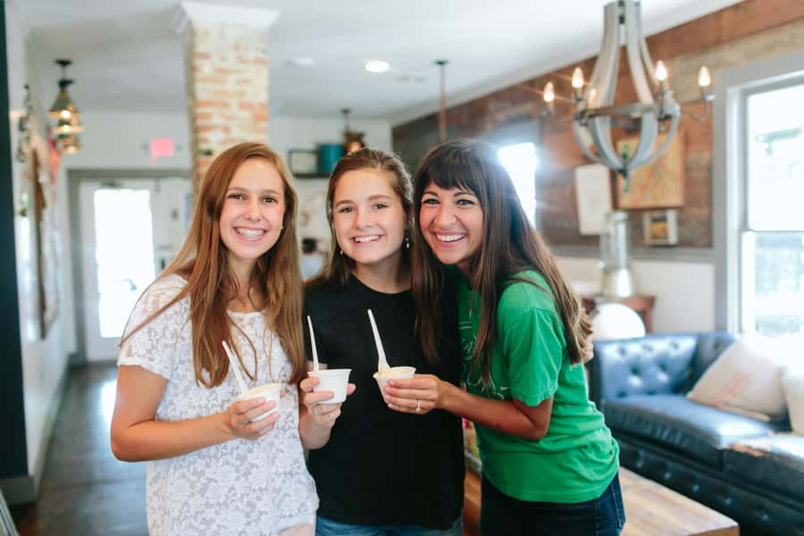 Waco: Fixer Upper Highlights and City Tour by Van - The Van and Transportation Experience