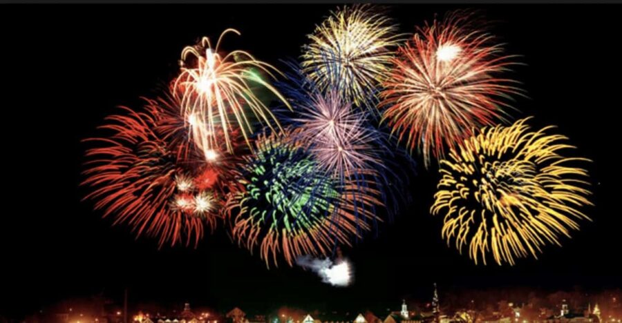 Waikiki: Friday Night Fireworks Catamaran Sail - What Makes the Waikiki Fireworks Catamaran Cruise Special