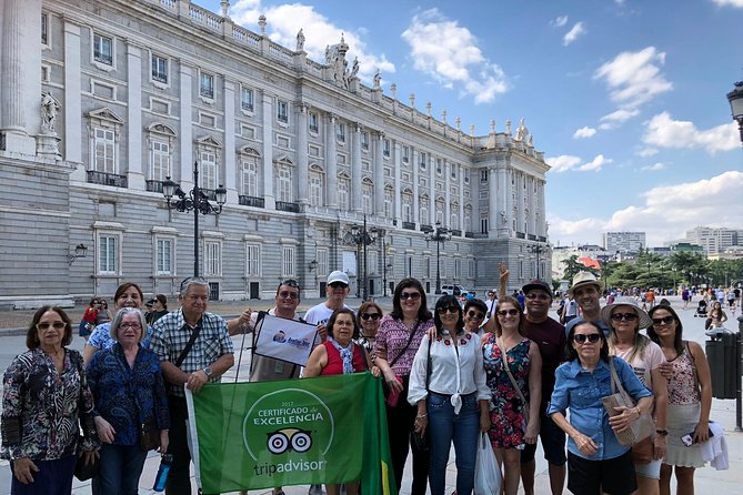 Walking tour around the center of Madrid - Visiting Puerta del Sol: Madrid’s Central Hub