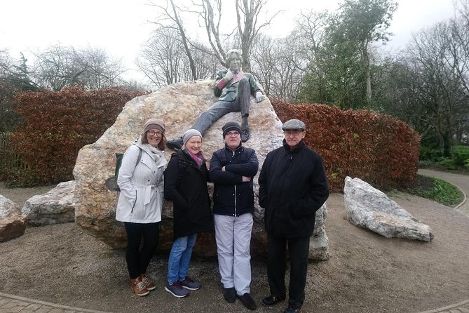 Walking tour in Merrion Square Park with a pint of Guinness Dublin Rogues Tour - The Warm Welcome at O’Donoghue’s Pub