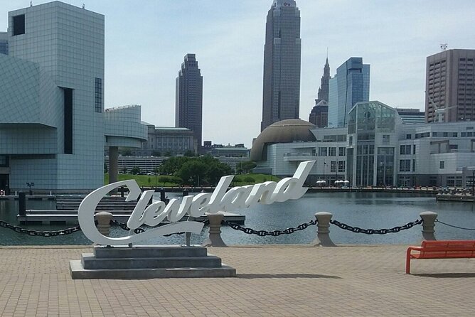 Walking tour of Cleveland - Highlights at Public Square and the Terminal Tower Complex
