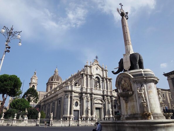 WalkingTour CATANIA - discovering the city of lava with a licensed guide - Starting Point at Piazza del Duomo in Catania