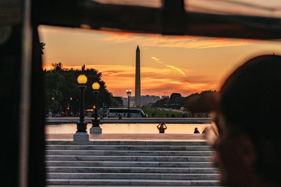 Washington DC: Monuments by Moonlight Nighttime Trolley Tour - From the Lincoln Memorial to the Vietnam & Korean War Memorials
