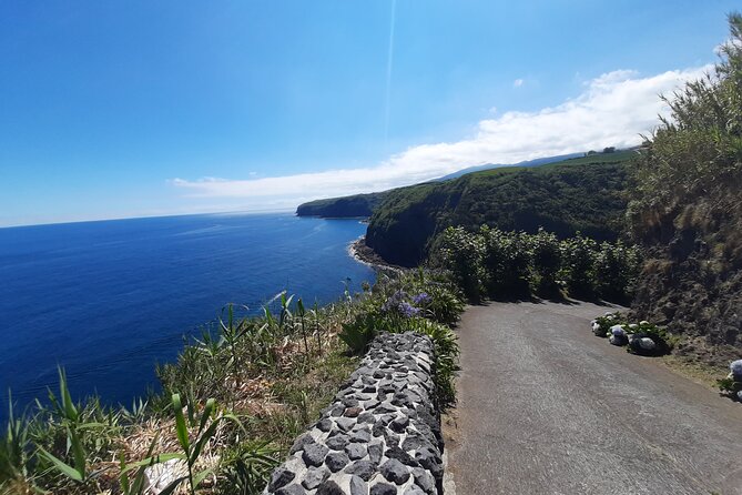 Waterfalls Hike, Moinho do Felix with tea plantation - Discovering the Miradouro de Santa Iria Viewpoint