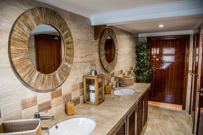 Wave Dancer Half Day BBQ Cruise - All Inclusive - The Coral Bay Stop: Family-Friendly Calm Waters