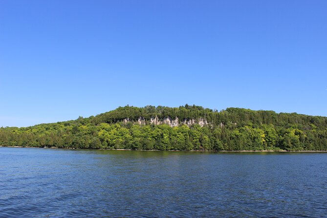 West Islands & Eagle Bluff Lighthouse Cruise - Discover the Strawberry Islands and Local Wildlife