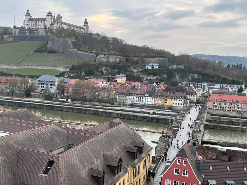 White & Red - Short tour with wine in Würzburg - Starting at the Old Main Bridge for Scenic Views and a Glass of White Wine