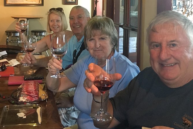 Wine & Chocolate Walking Tour of Downtown Santa Barbara - Exploring Downtown Santa Barbara: Landmarks and Historic Sights