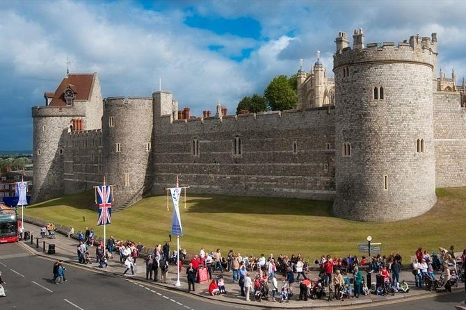 Wonderful Westminster Tour & Visit Windsor Castle - Visiting Trafalgar Square and Nelson’s Column