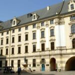 Wrocaw: 2-hour e-bus tour with driver-guide up to 16 people - Touring Wrocław’s Historic Old Town and the University